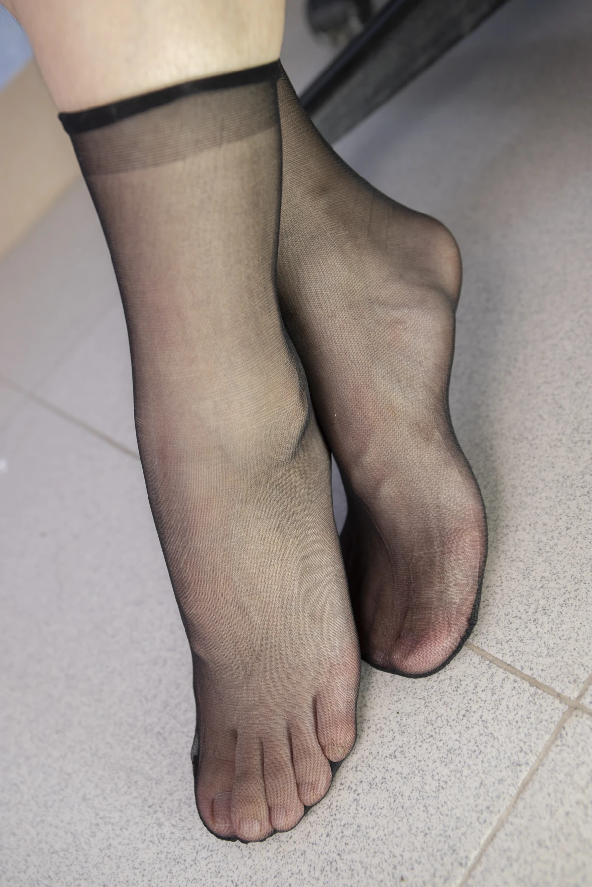 [Mzsock] NO.010 Model Peng Peng shows off her beautiful feet in transparent black stockings in the office, in various postures that are very tempting Southern football skills#[126P]-27